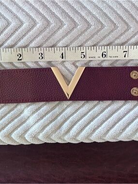 Source Unknown Burgundy Leather Bracelet with Gold V Accent